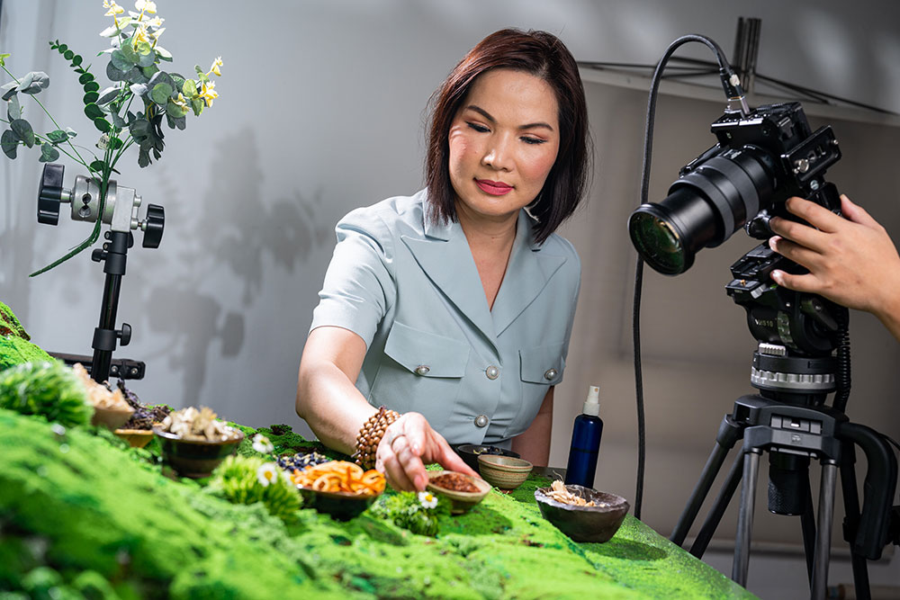 hau-truong-quay-phim-san-pham-tra-can-dang-studio (1)