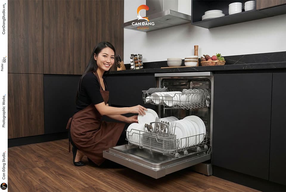 chup-anh-san-pham-dien-tu-gia-dung-chup-anh-may-rua-bat (1)